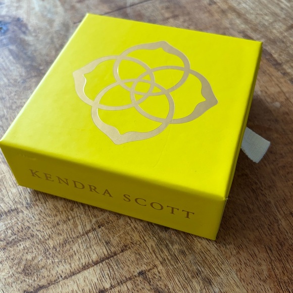 Kendra Scott Gold Necklace with Blush Stone - Picture 4 of 4